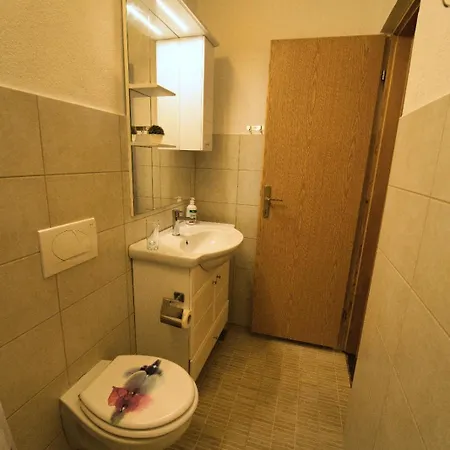 Chantal Apartament *